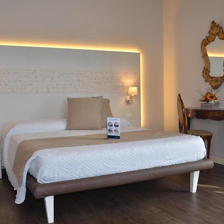 H2O Bed & Breakfast Sirmione Bagian luar foto