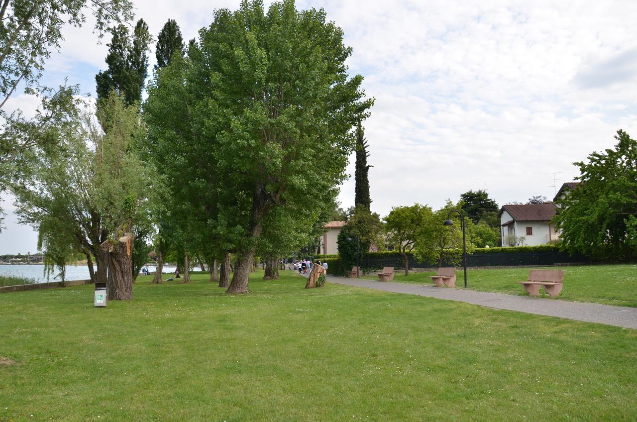 H2O Bed & Breakfast Sirmione Bagian luar foto