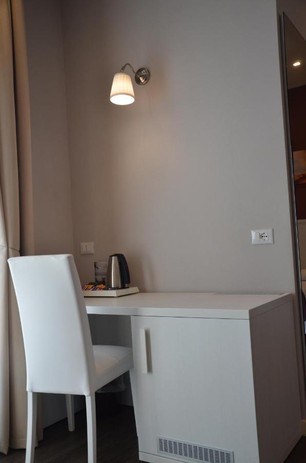 H2O Bed & Breakfast Sirmione Bagian luar foto